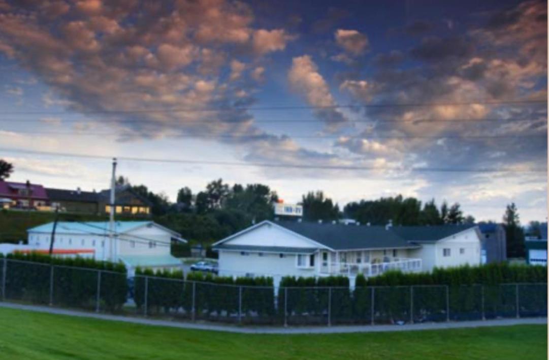Fraser Bridge Inn Quesnel Εξωτερικό φωτογραφία