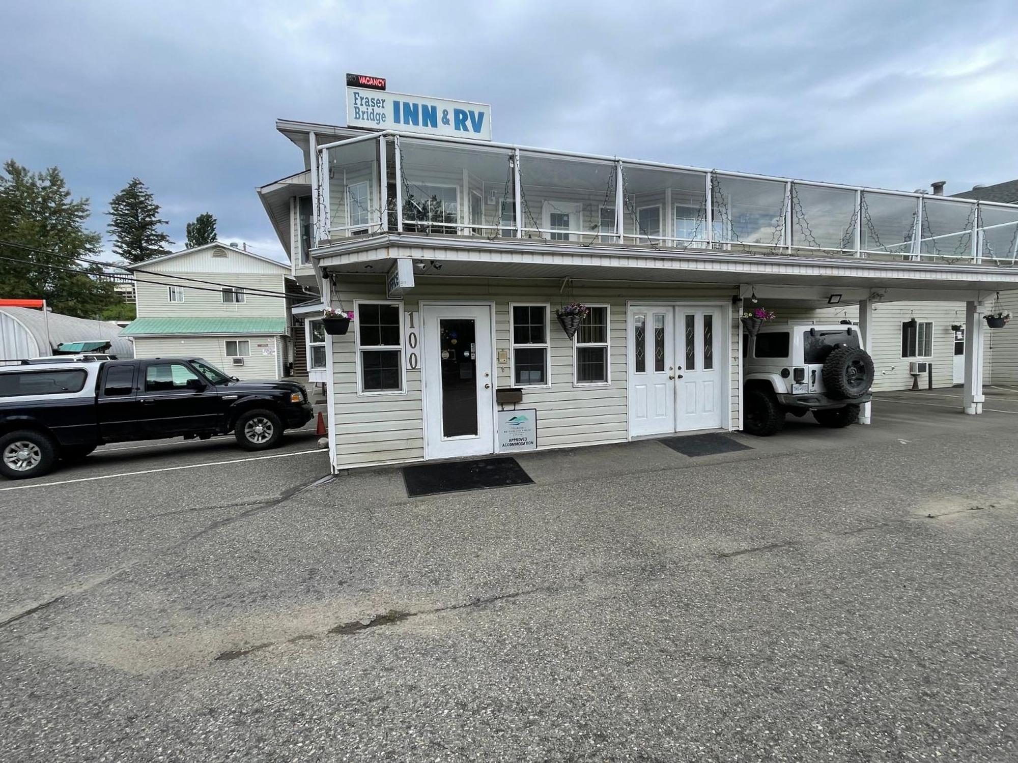 Fraser Bridge Inn Quesnel Εξωτερικό φωτογραφία